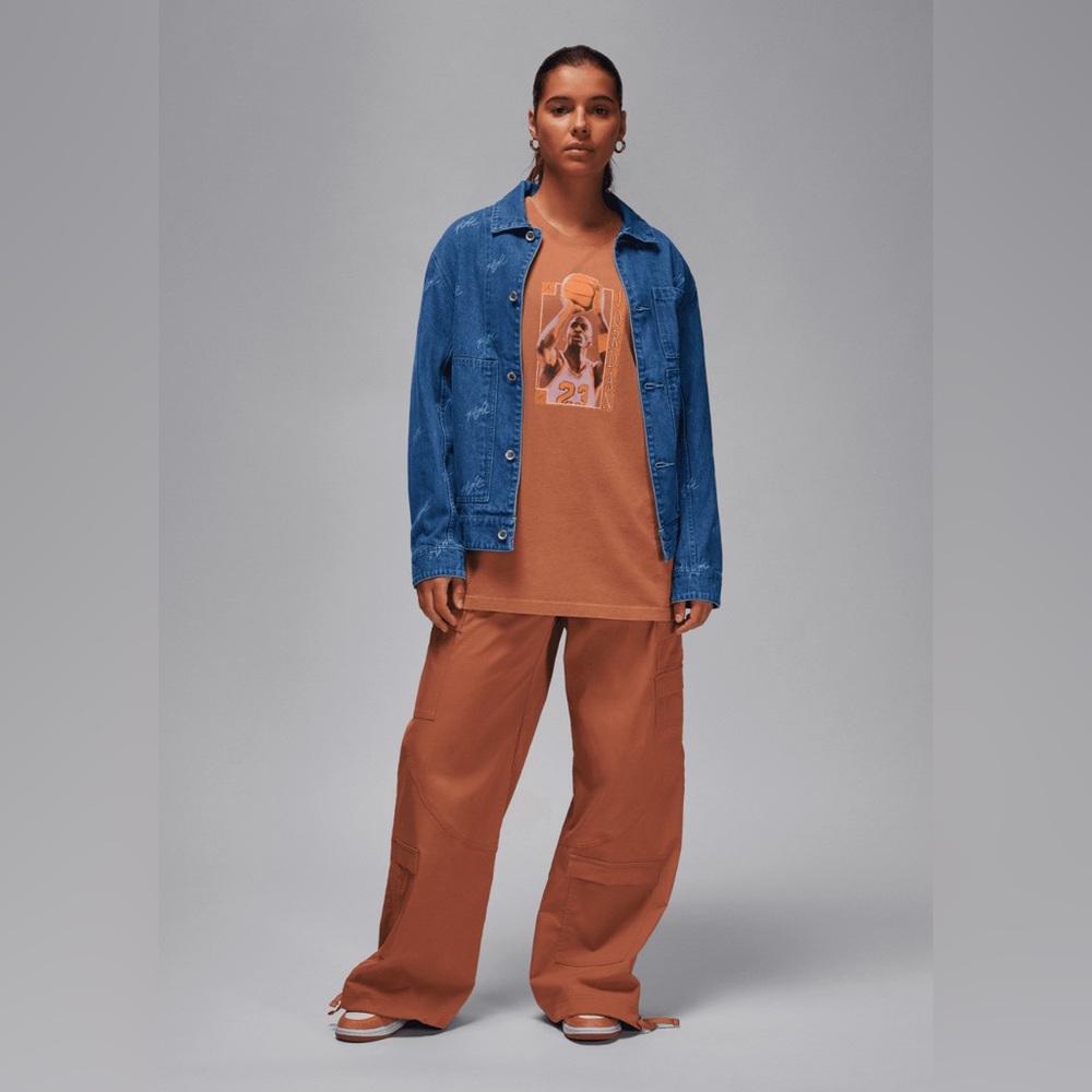 NWT Women’s JORDAN Graphic T-Shirt Dusty Peach/Dune Red.